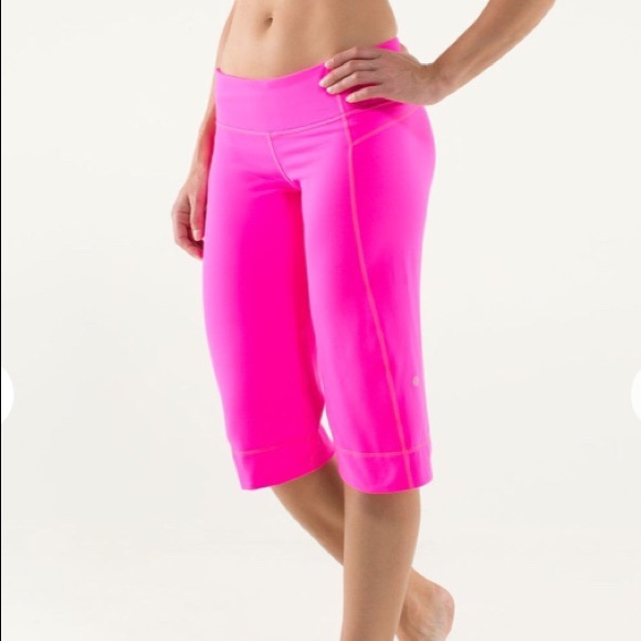 lululemon athletica Pants - 🎉🎈Lululemon hot pink crops🎈🎉